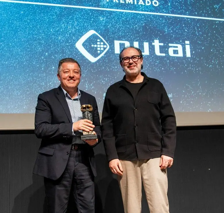 Enrique Vacas, CEO de Nutai, recogiendo el Premio a la Innovación y Transformación Digital en Valencia