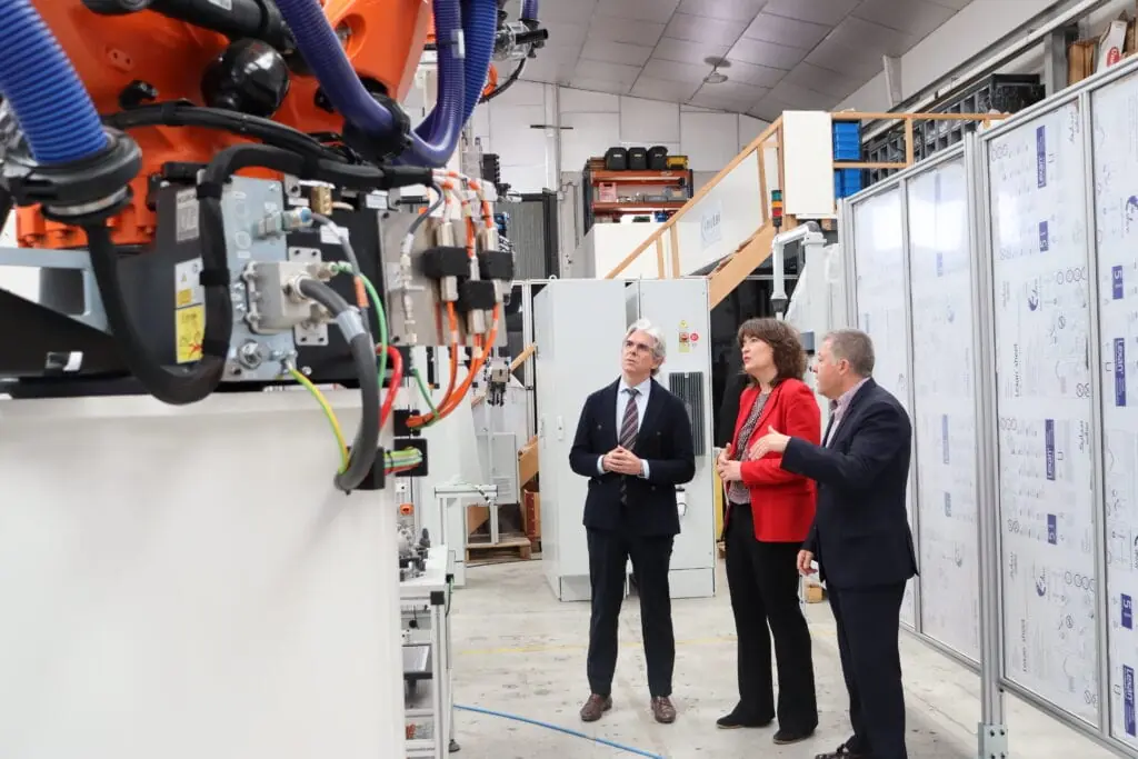 Visita del secretario Autonómico de Industria a las Instalaciones de NUTAI: Impulso a la Innovación en Ingeniería y Automatización 1 IMG 1080 1 1024x683 min