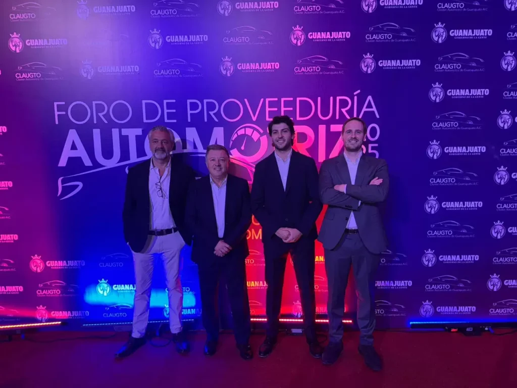 Equipo de NUTAI México participando en la Noche Zero del Foro de Proveeduría Automotriz 2025 en León, Guanajuato